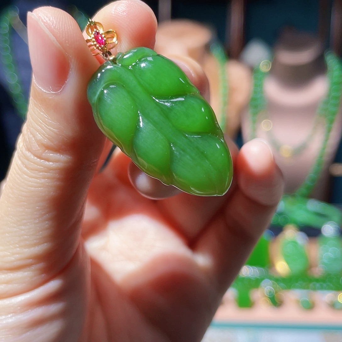 和田玉（碧玉）18K金镶嵌颈饰