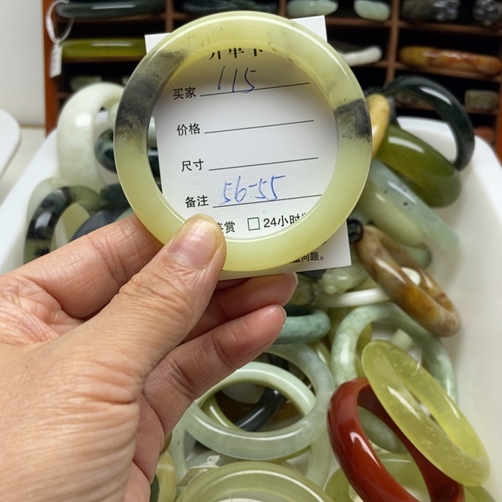 蛇纹石玉未镶嵌手镯