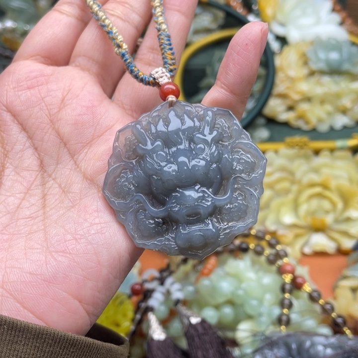 蛇纹石玉吊坠合金