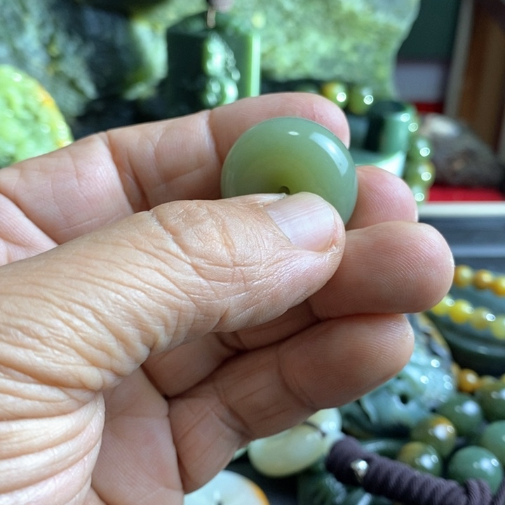 X***乐和田玉（糖玉）未镶嵌珠宝奇石