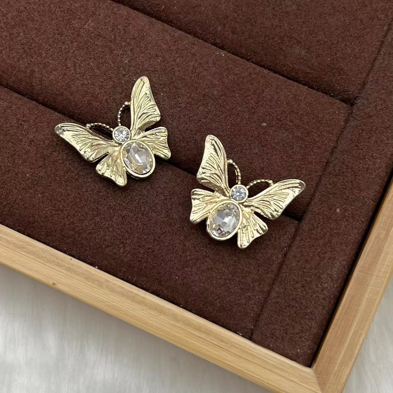 合金玻璃耳饰 远远（YY414）素款暗黑风蝴蝶小众轻奢耳钉百搭