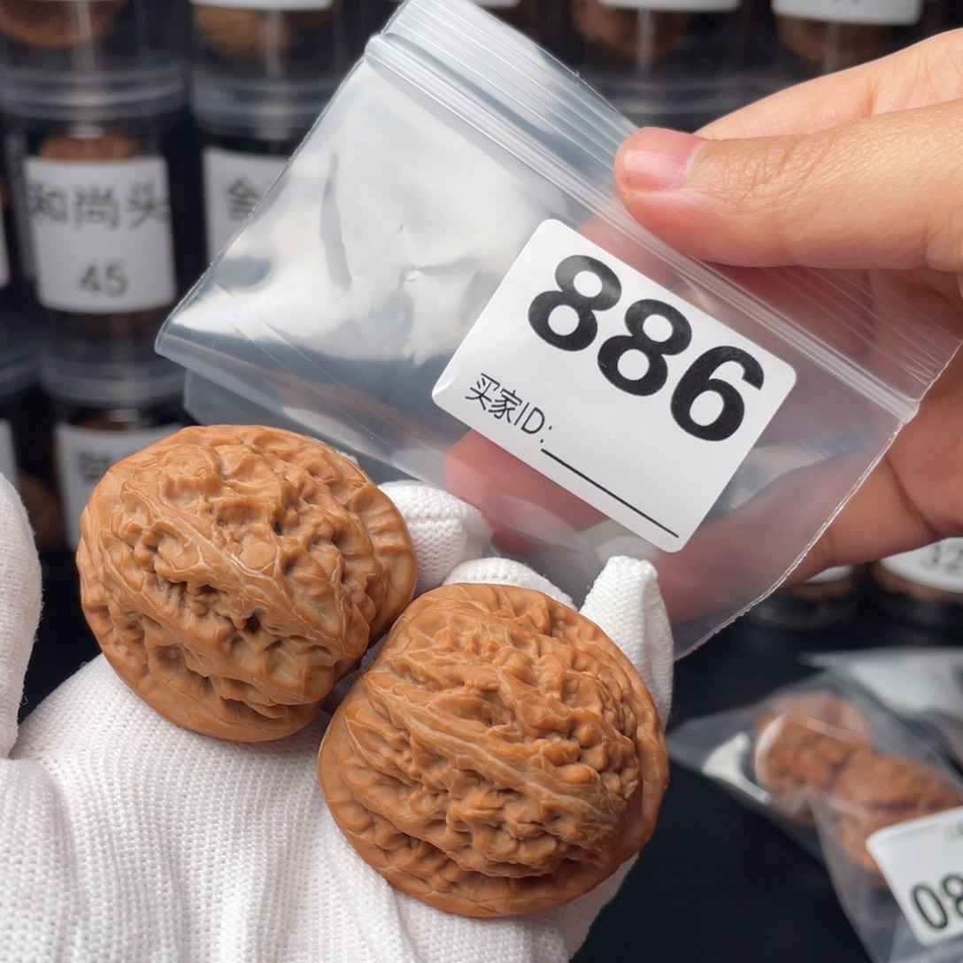 文玩核桃把件42红锦鲤