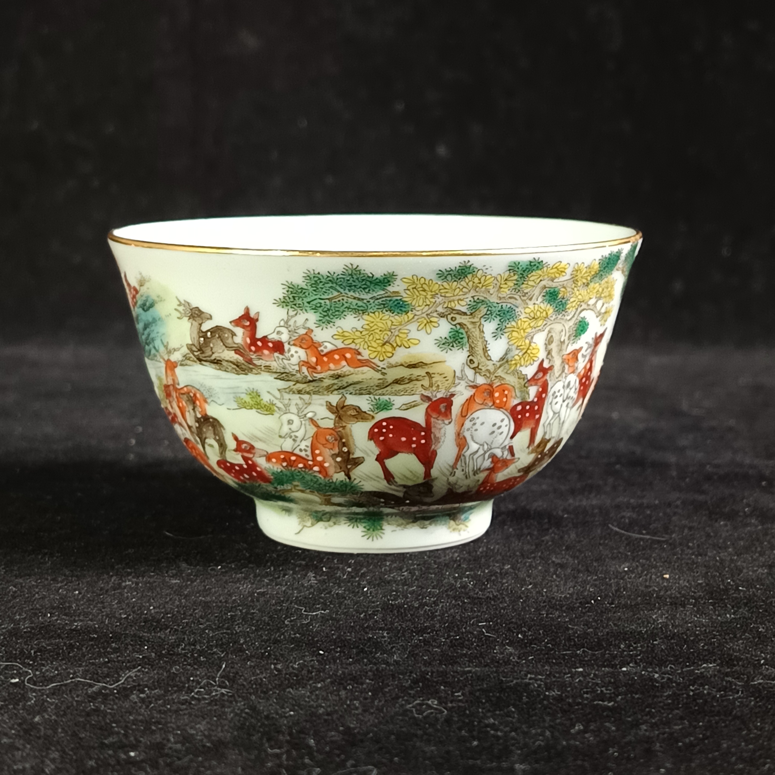 M粉彩百鹿图纹杯