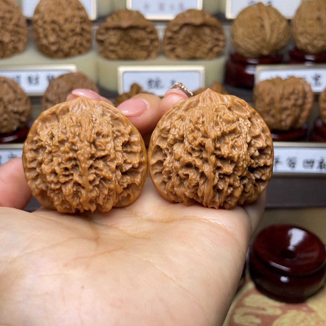 文玩核桃把件白*大满天星41左右