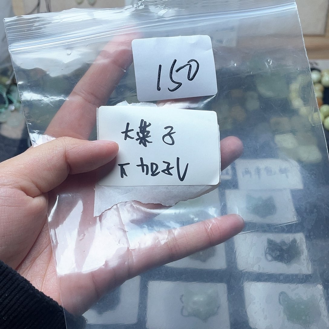 蛇纹石玉颈饰未镶嵌大*子