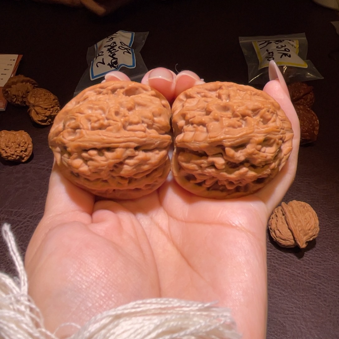 文玩核桃把件44红锦鲤