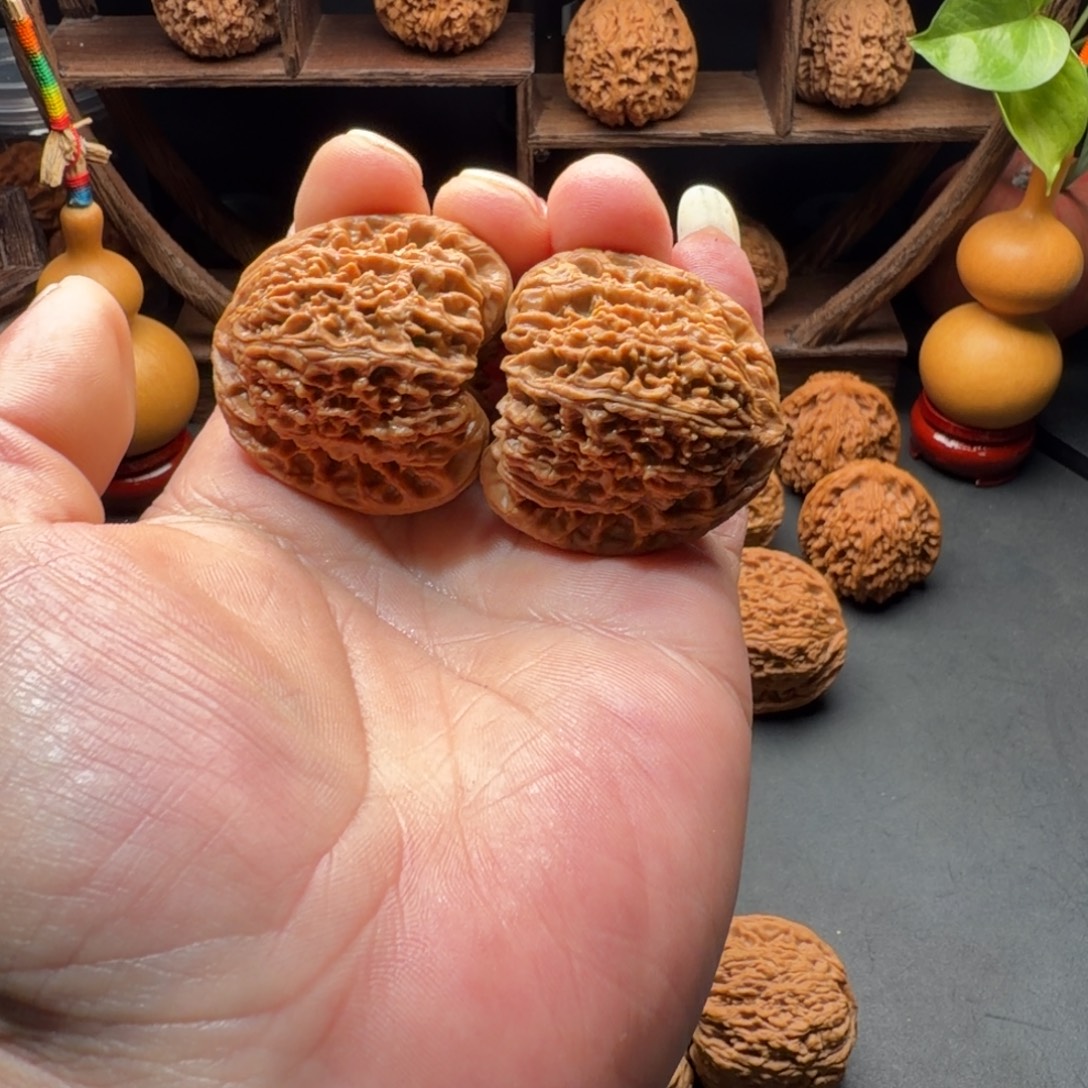 文玩核桃把件南疆石凹底拉丝尺寸42