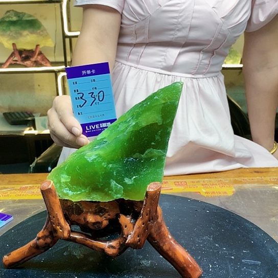 【闪购商品】蛇纹石玉未镶嵌原石潇*哥