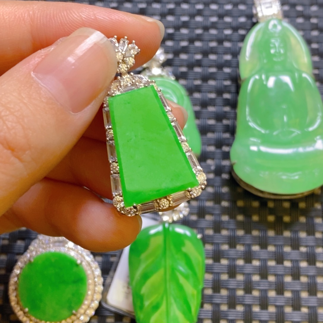 翡翠颈饰银S925镶嵌吊坠