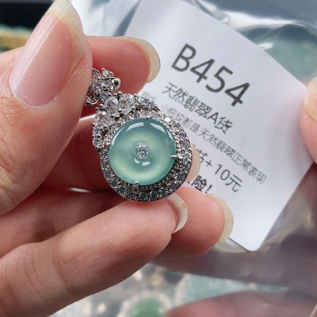 【闪购商品】翡翠吊坠(不含链)未镶嵌