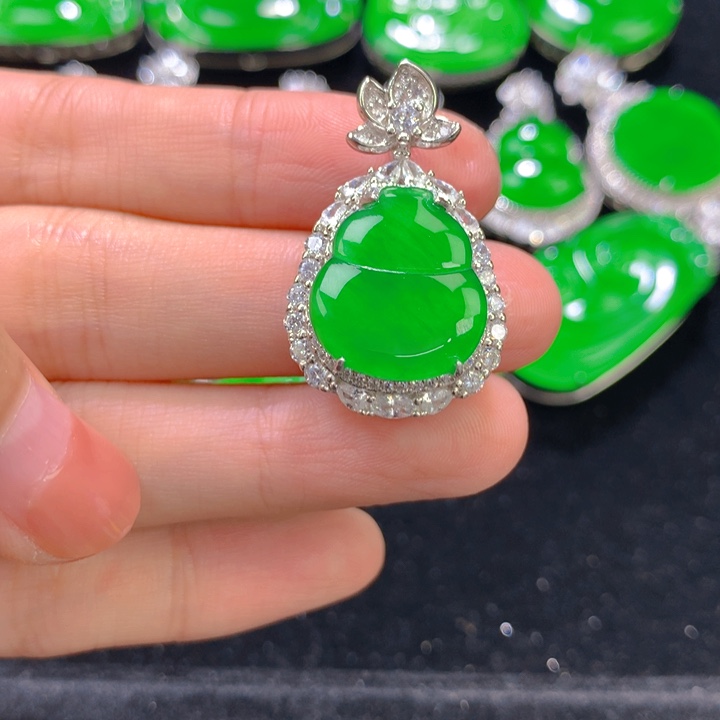 翡翠银S925镶嵌颈饰一个