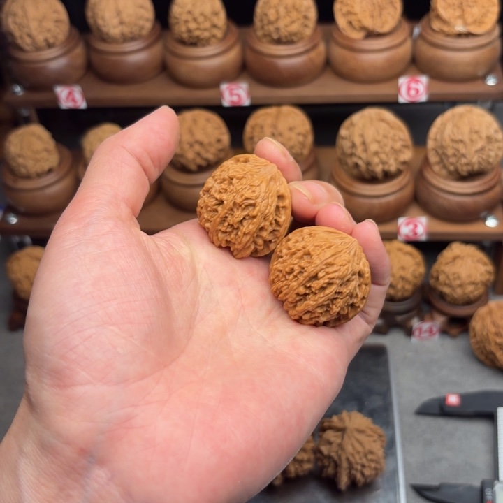 鹏***宇吊坠文玩核桃22229