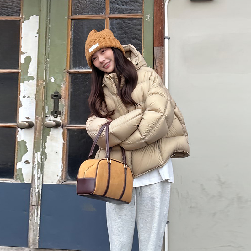 云朵泡芙短款羽绒服女2025冬季新款小个子90白鸭绒连帽面包服外套