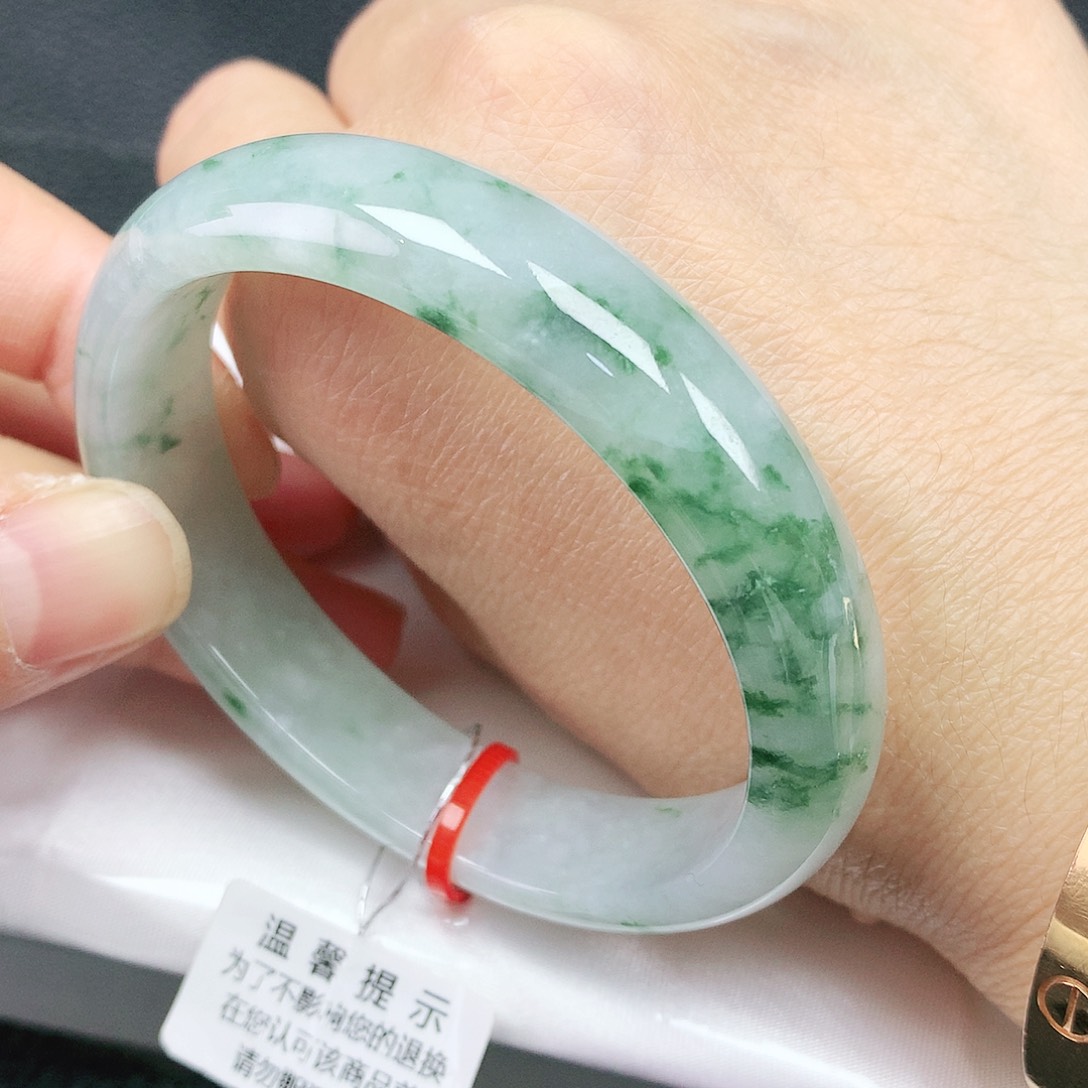 翡翠手镯未镶嵌54贵