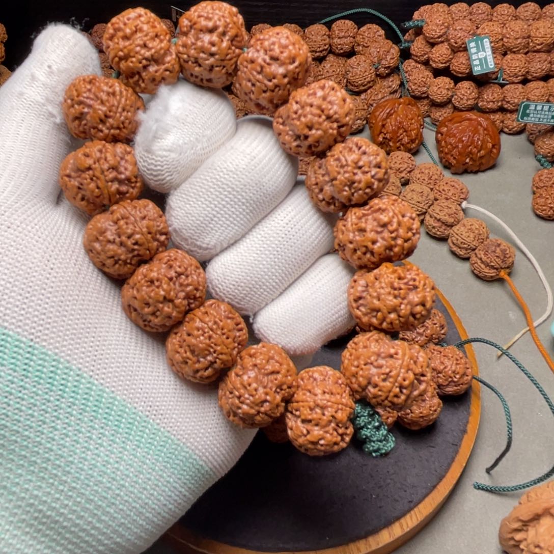 禾***丶金刚菩提手串古龙纽扣蜂王超头23尺