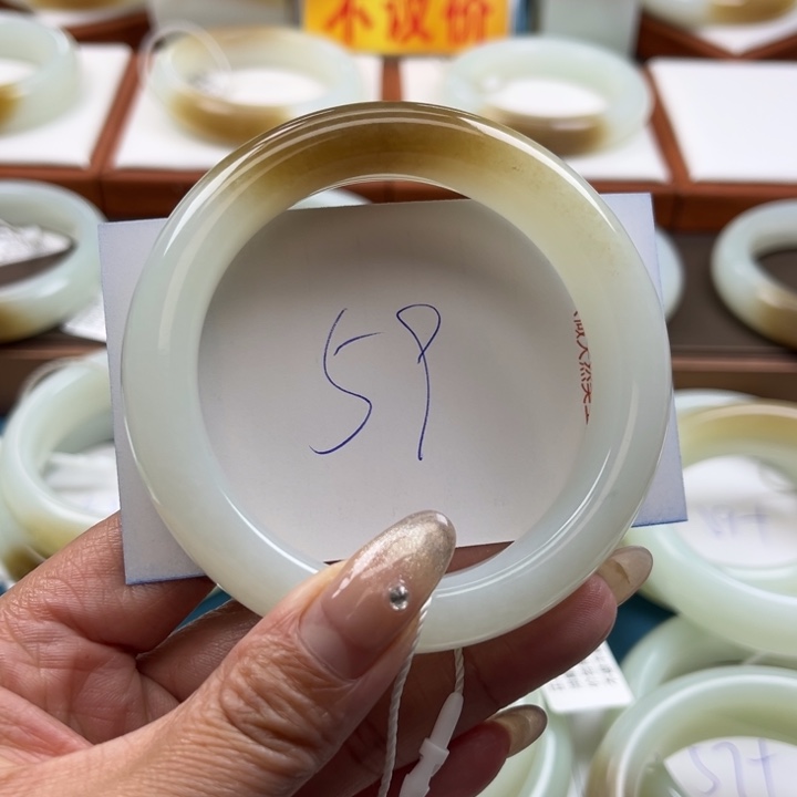 和田玉手镯未镶嵌开*果