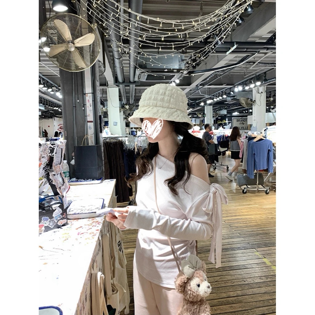 条纹斜肩长袖t恤女秋季修身减龄显瘦纯欲打底绑带露肩上衣