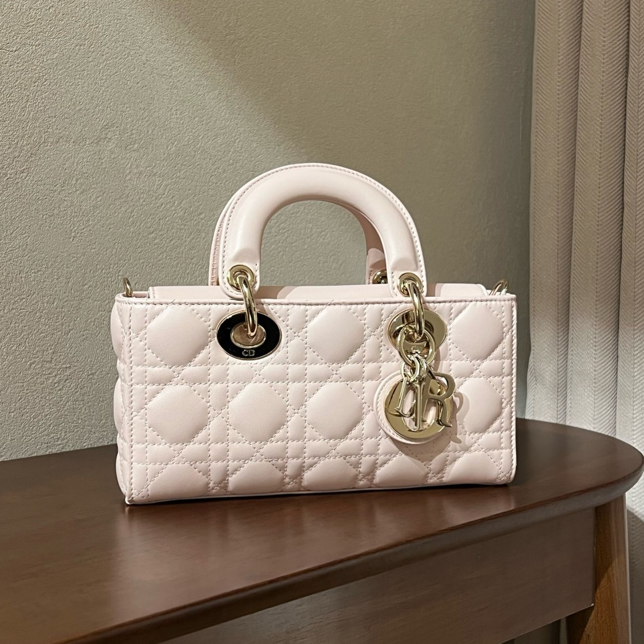 99新 DIOR/迪奥 樱花粉金扣戴妃Lady D joy小号 经典百搭斜挎包