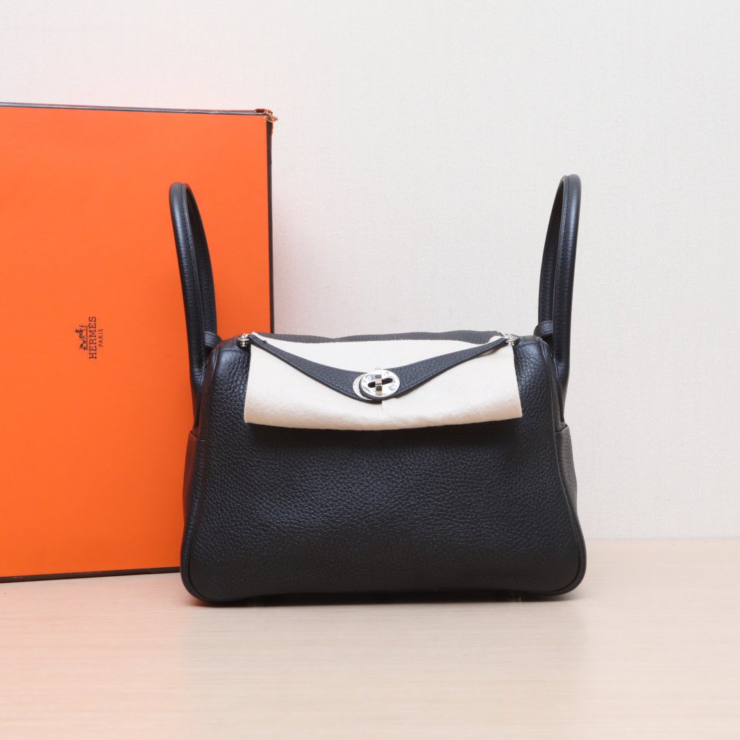 99新 Hermes/爱马仕 小花6珊 Lindy 26 89黑色 TC皮 Y刻 银扣 包