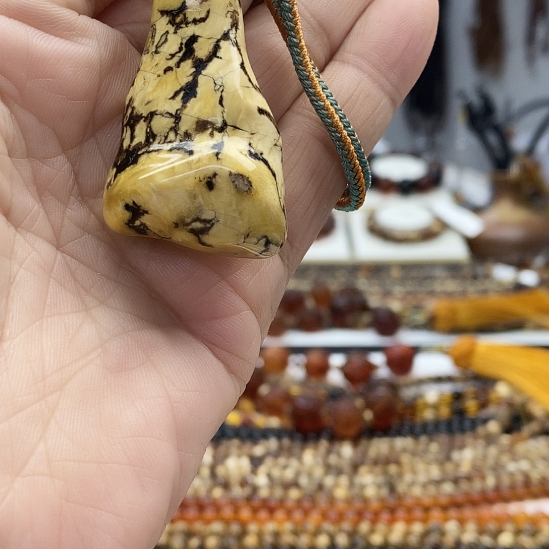 五***哥琥珀未镶嵌裸石琥珀18