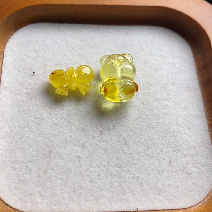 蜜蜡裸石未镶嵌大*子微瑕