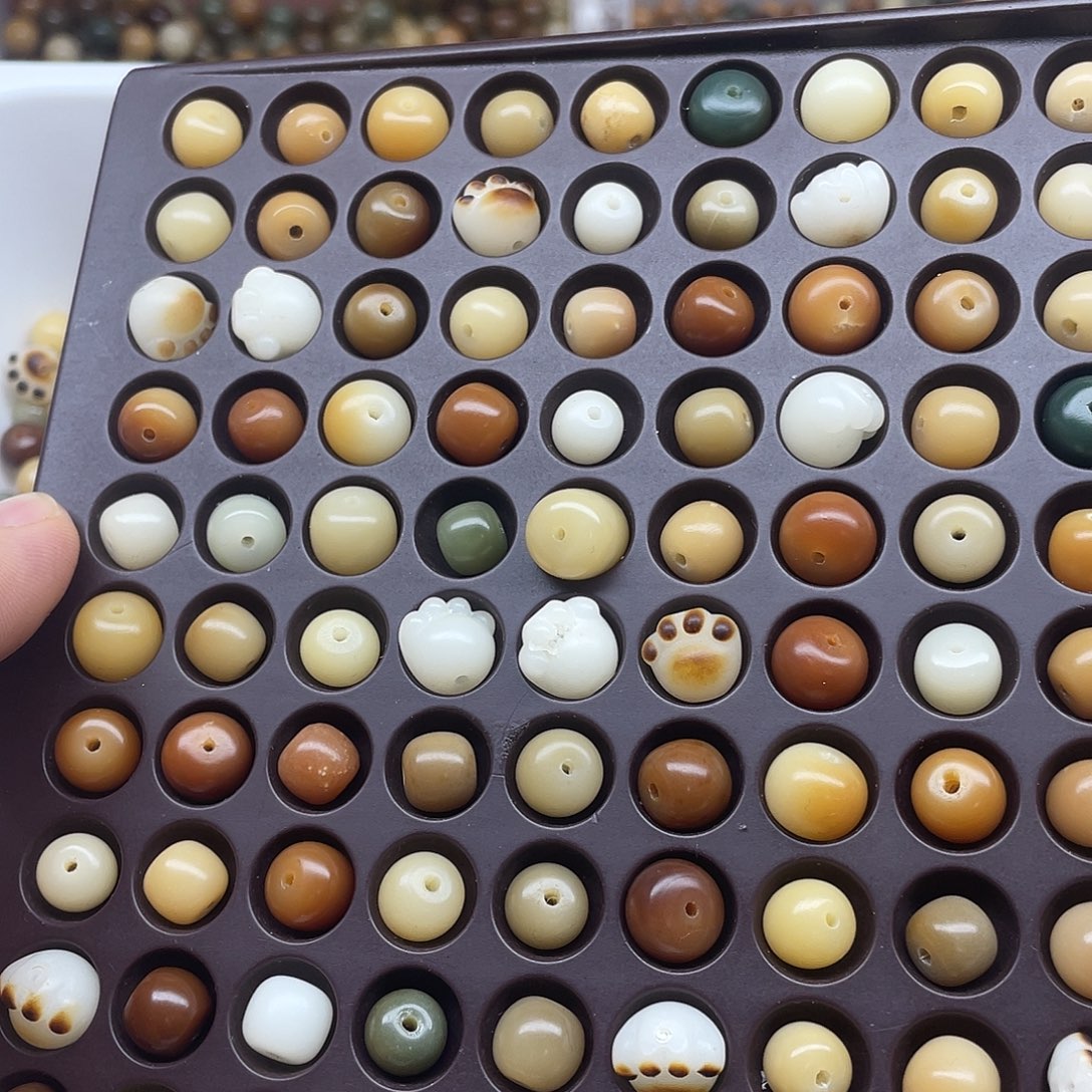 白玉菩提吊坠瑕疵混珠400颗