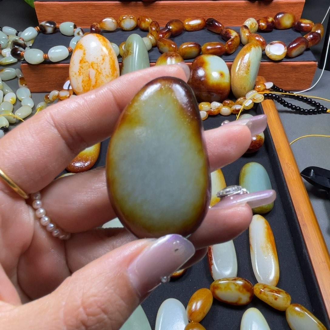 颈饰未镶嵌和田玉马**山