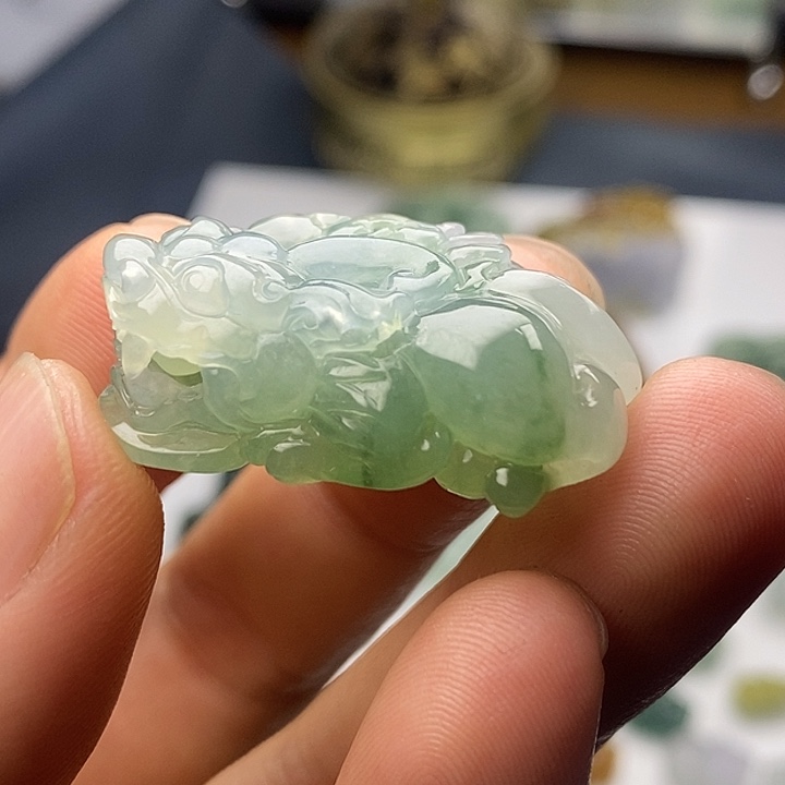 新***台翡翠未镶嵌颈饰口含珠