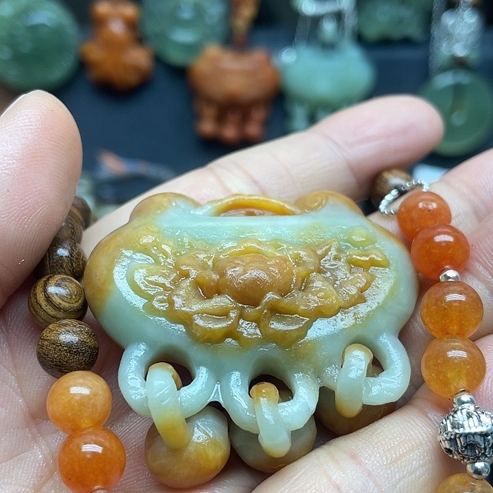 未镶嵌蛇纹石玉颈饰