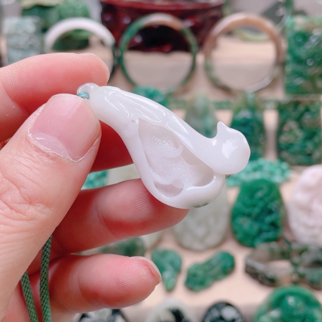 独山玉未镶嵌颈饰