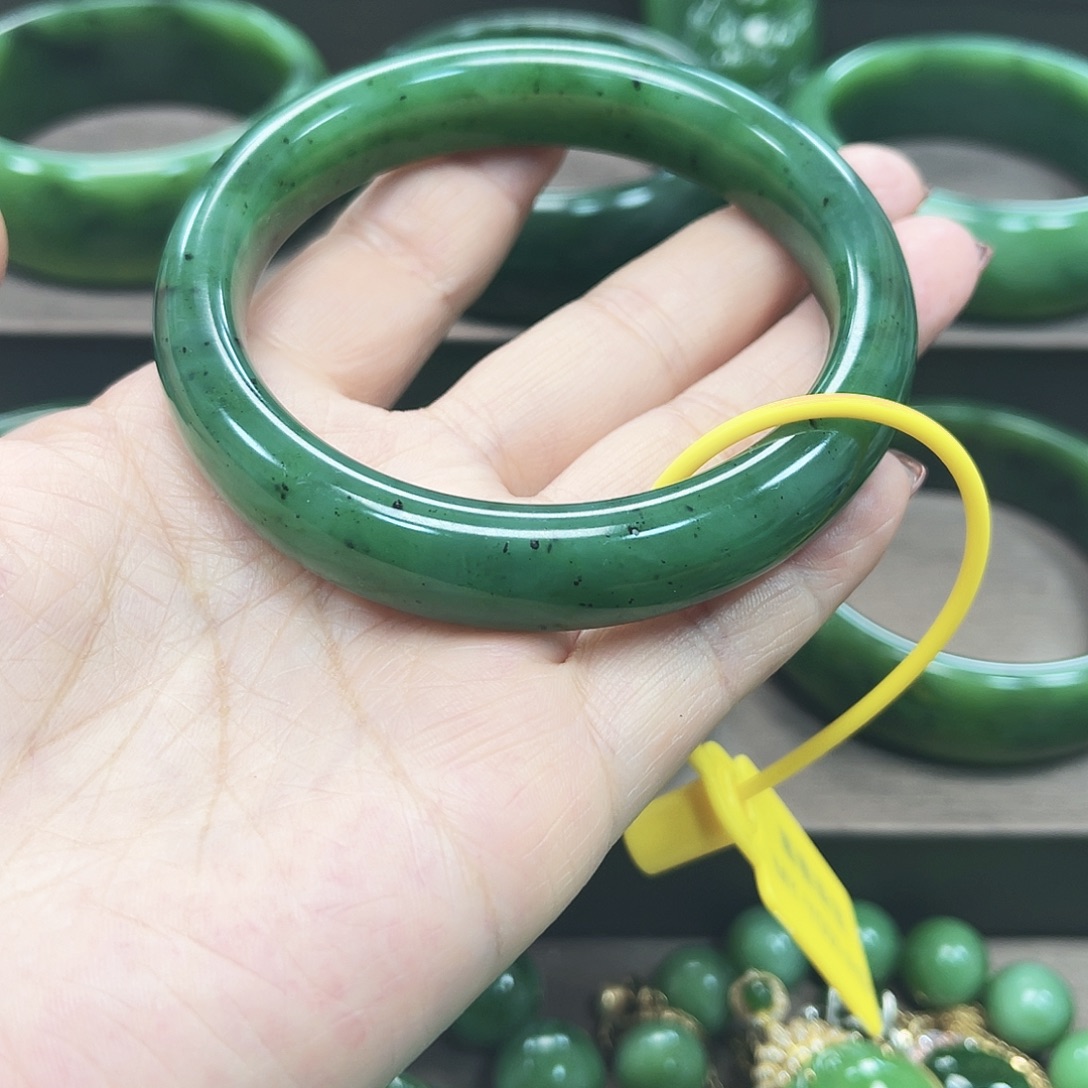 和田玉（碧玉）未镶嵌手镯