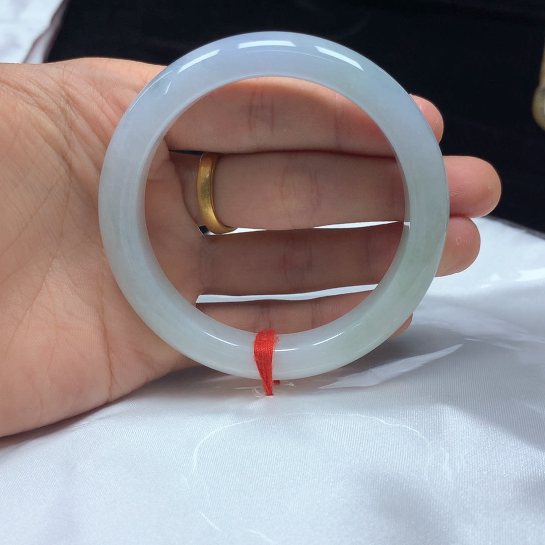 翡翠未镶嵌手镯（圆镯）57.5