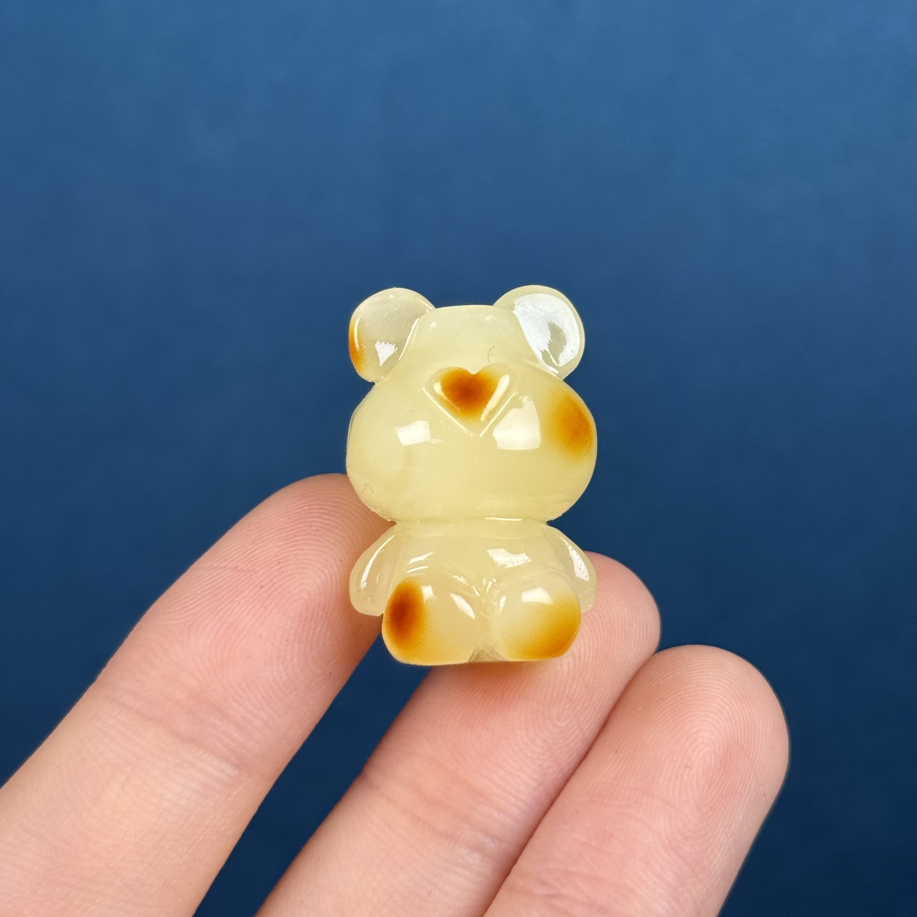 K9496天然原矿蜜蜡 雕刻小熊18*26*19mm 支持鉴定 假一罚十