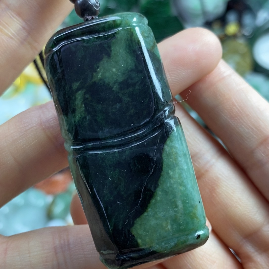 翡翠颈饰未镶嵌吊坠