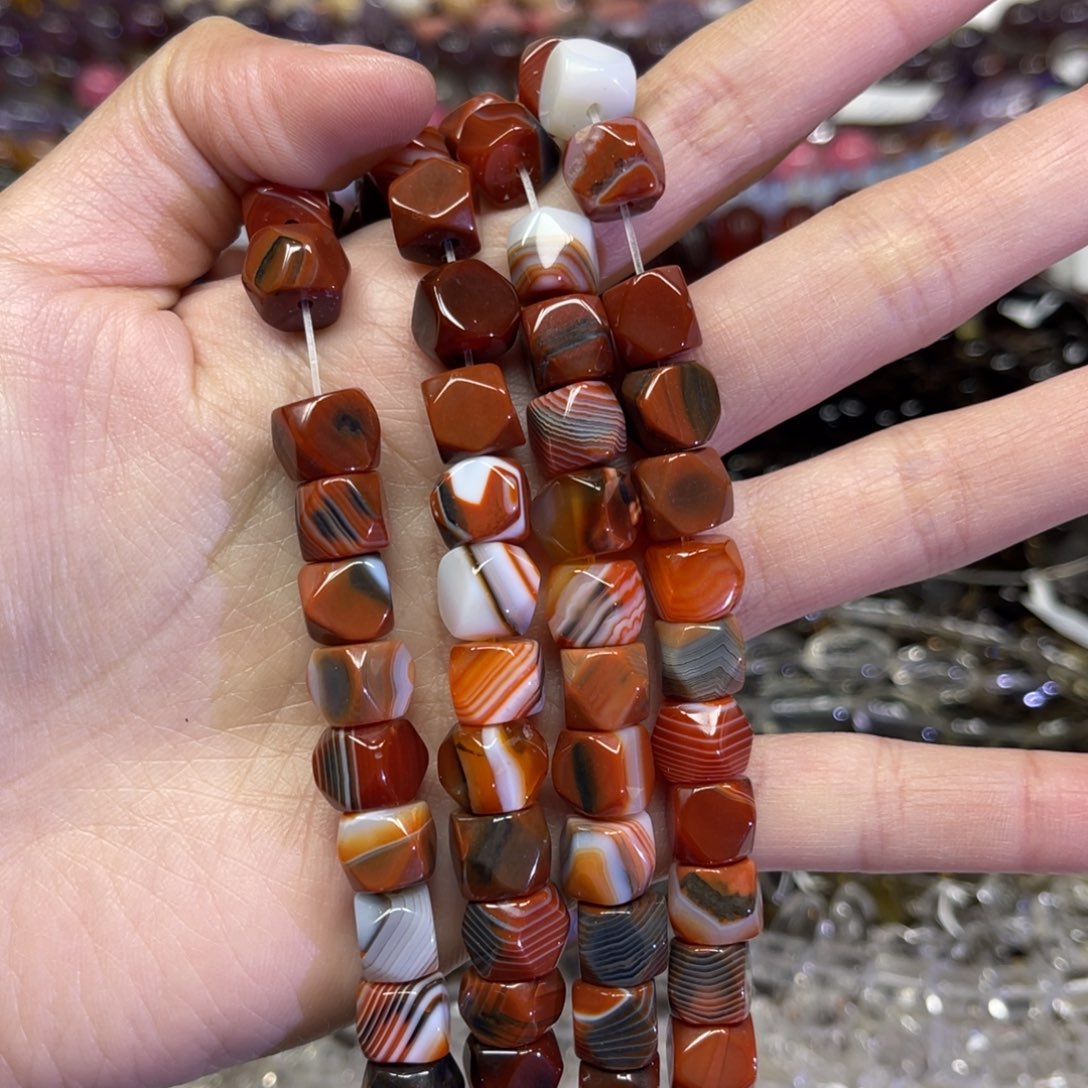 玛瑙/玉髓散珠蚕丝玛瑙卡8.5一条