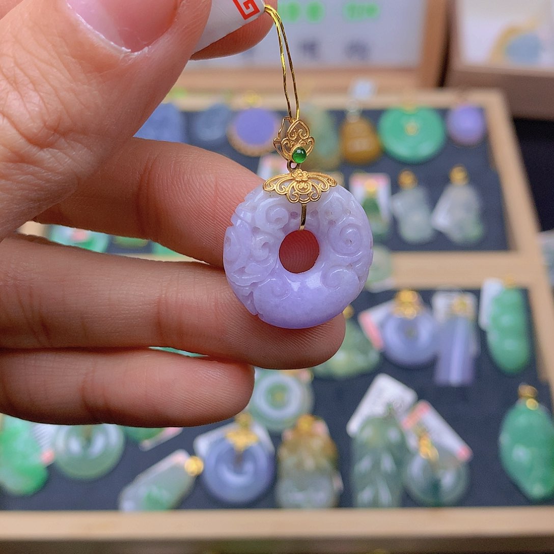 翡翠颈饰18K金镶嵌翡翠