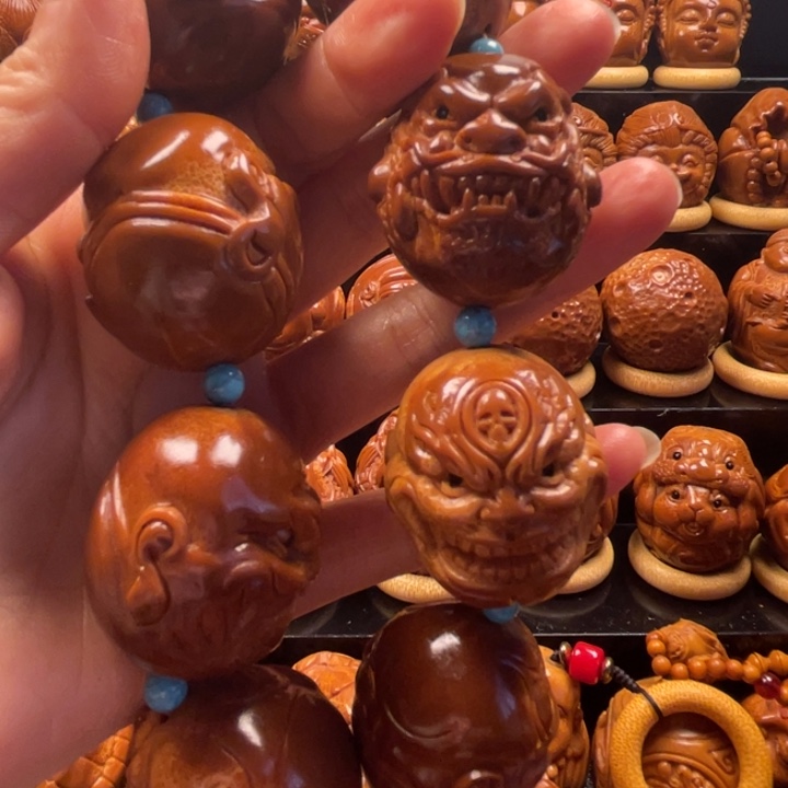 明***哥吊坠龙脊菩提手持手把件