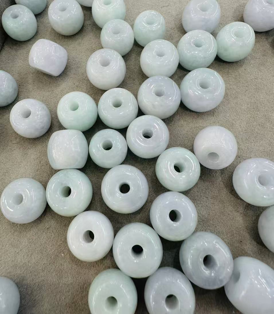 【25111926】翡翠路路通吊坠（配皮绳）-多样性发货