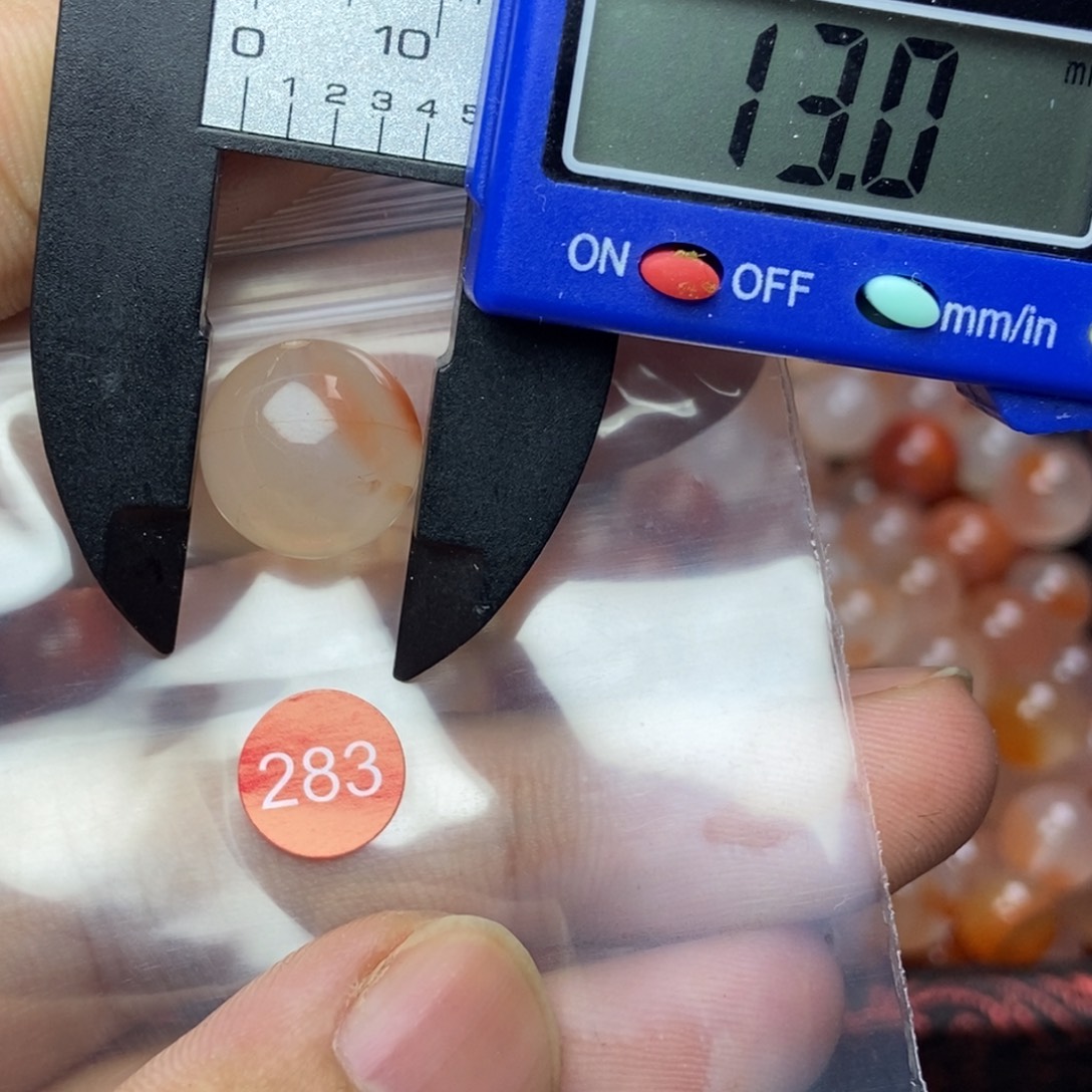 南红玛瑙未镶嵌有瑕疵