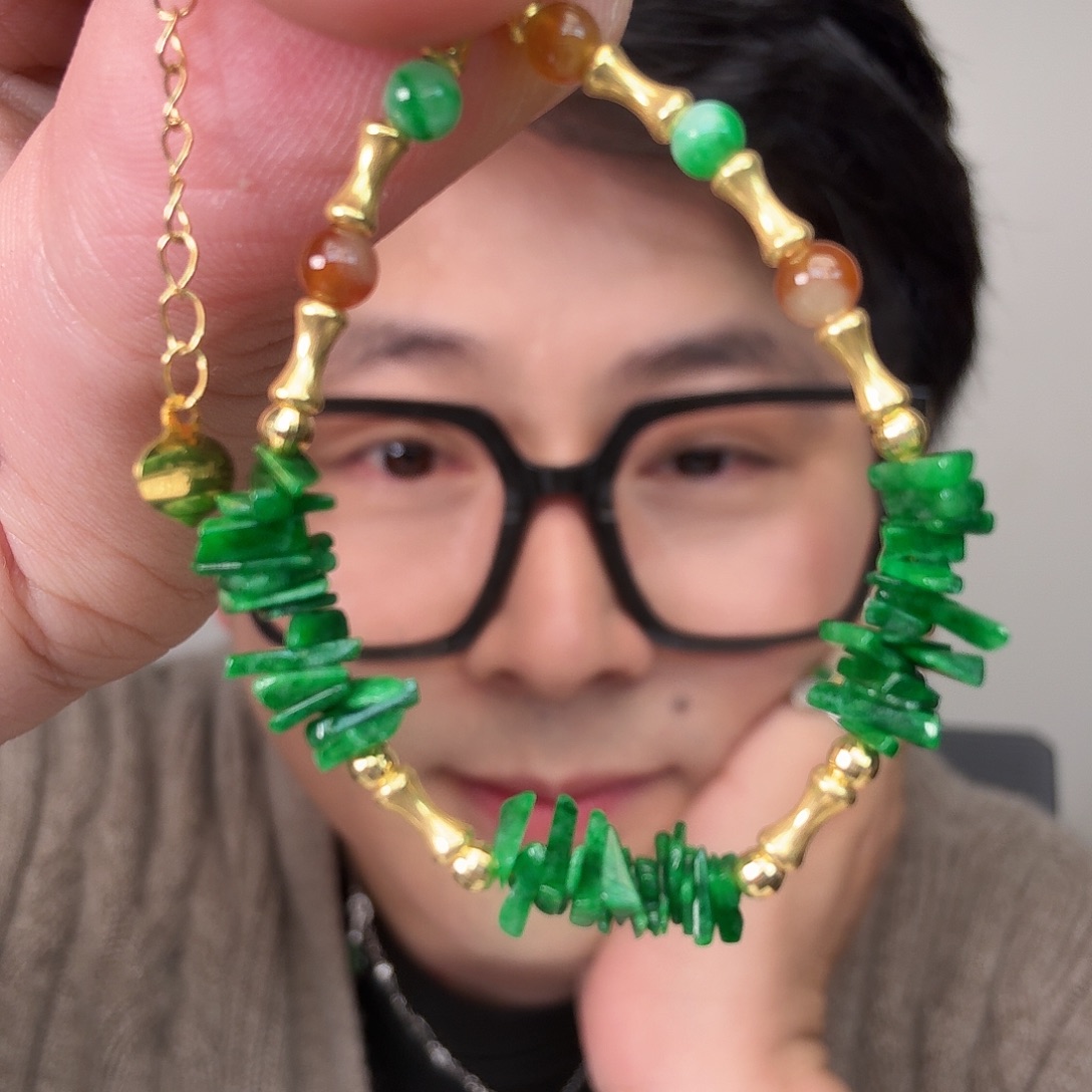 翡翠18K金镶嵌颈饰一件