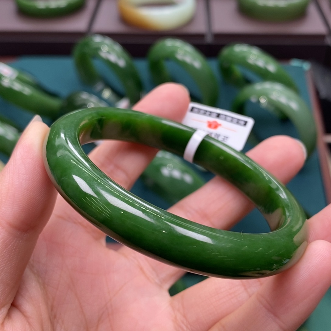 和田玉（碧玉）未镶嵌手镯