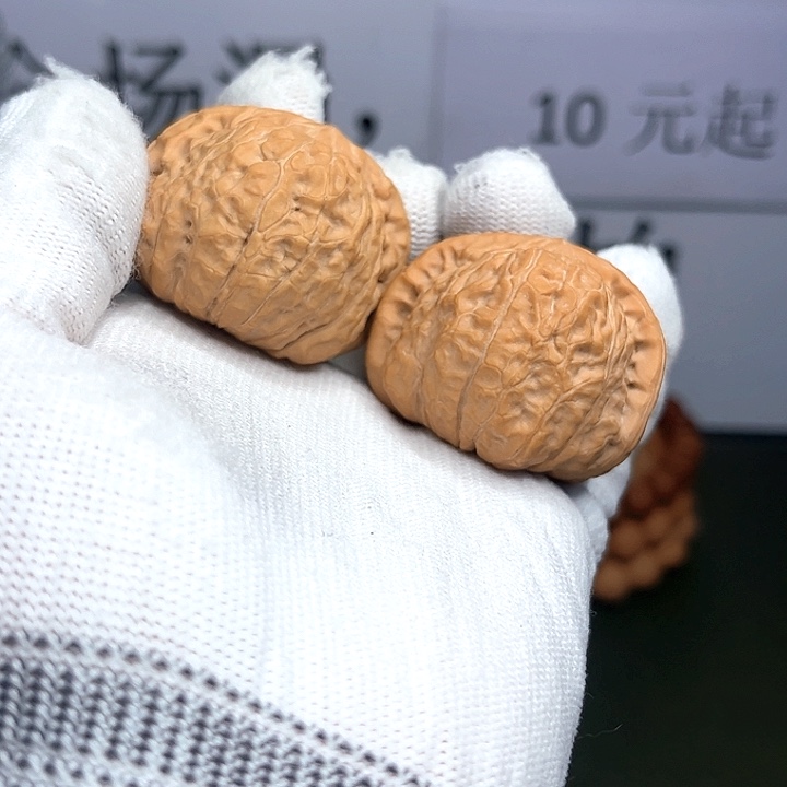 王***️吊坠文玩核桃有瑕，南瓜