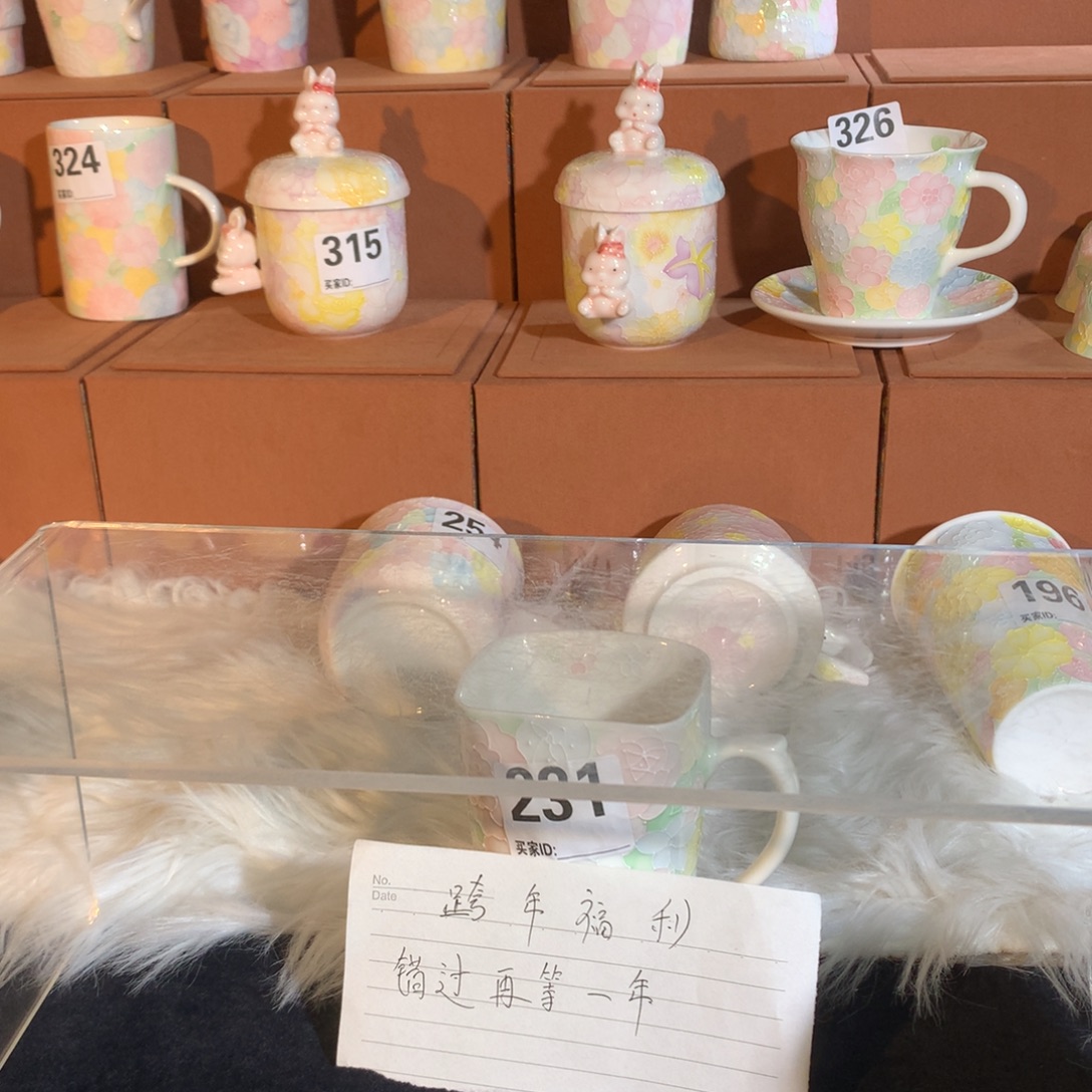 *****泥塑看书我的内心已经兵荒马乱中