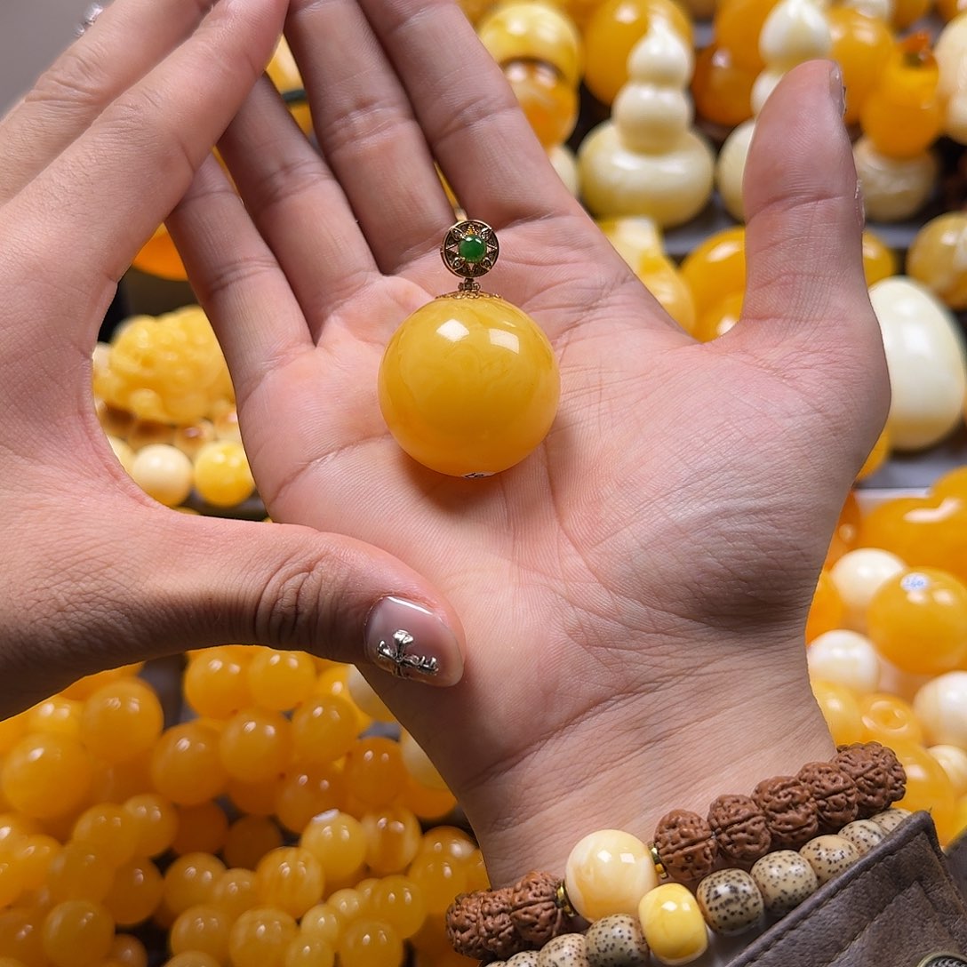 蜜蜡珠宝奇石18K金镶嵌32mm