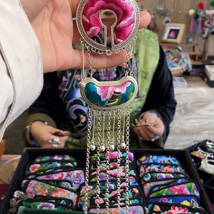 玻璃足银压襟挂衣