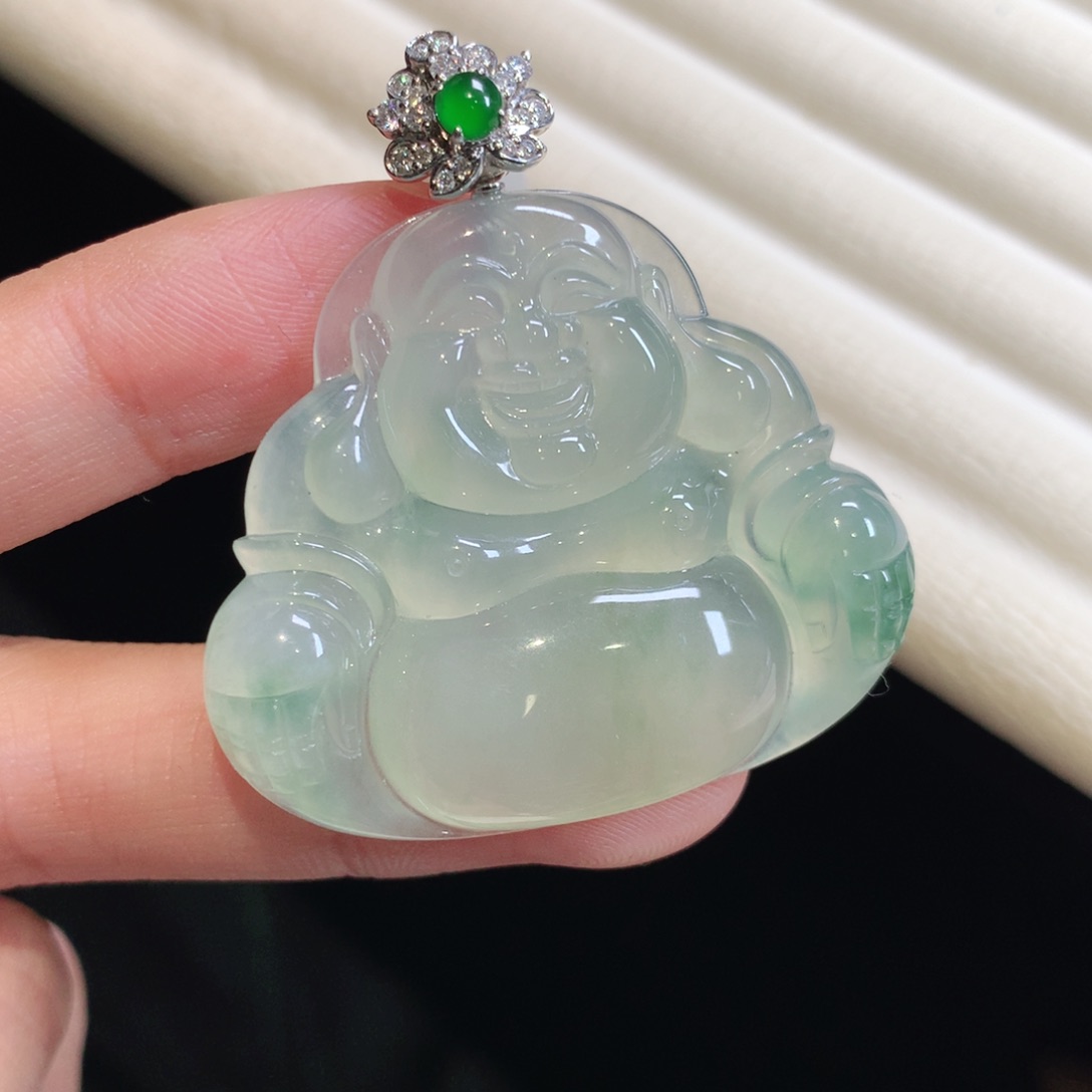 翡翠颈饰18K金镶嵌佛