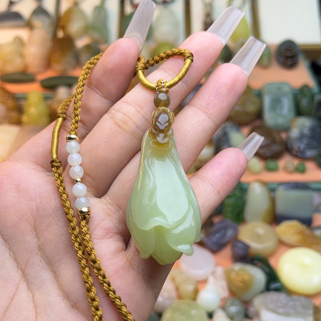 和田玉颈饰未镶嵌