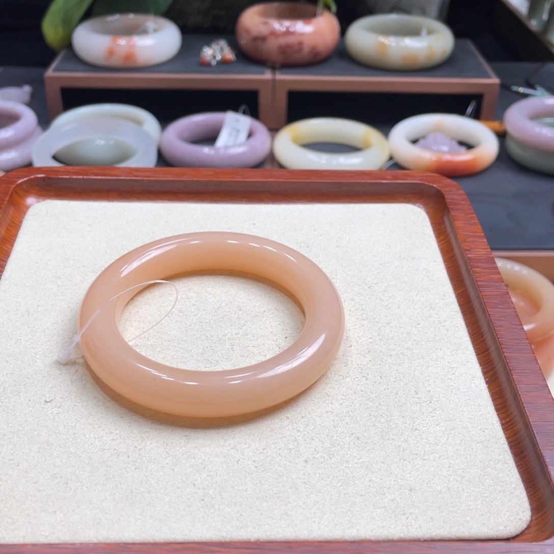 石英质玉未镶嵌手镯