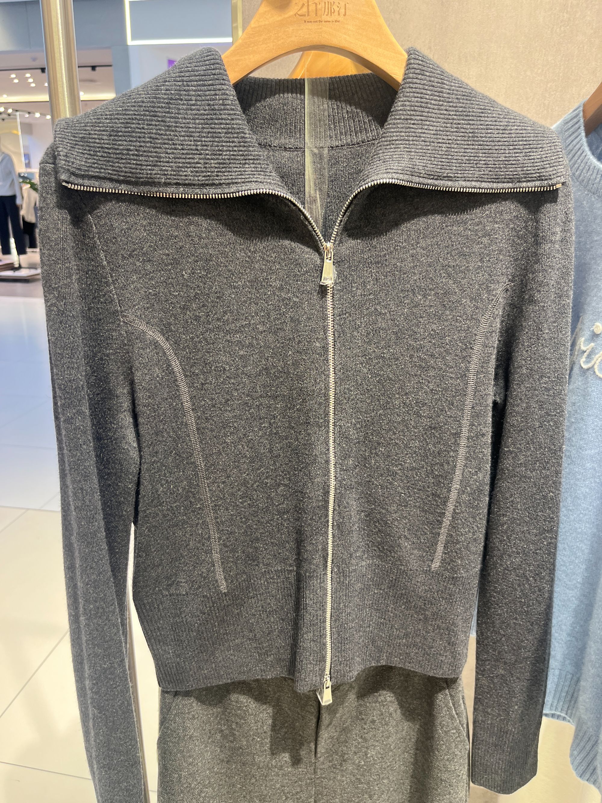 章那汀/53578冬季新款翻领毛衣