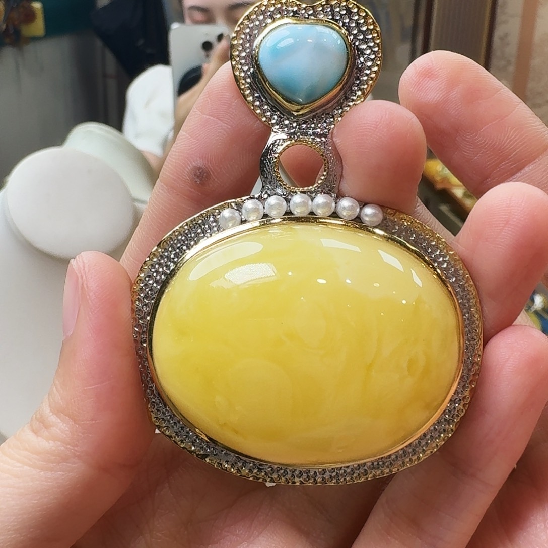 琥珀未镶嵌颈饰吊坠